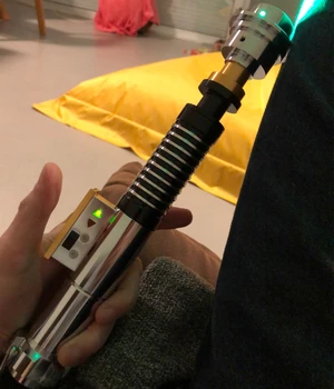 1PC 110CM סקייווקר לייזר לוק חרב אור עם מחשב להב חרב האור עם שליטה קופסת מתכת ידית RGB 16 צבע צעצועים לילדים